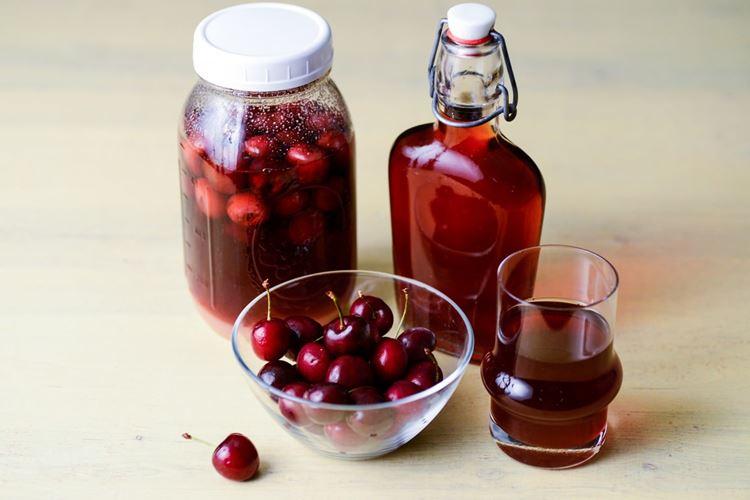 How to make homemade cherry wine: 4 easy recipes