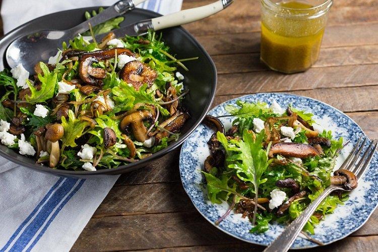 20 interesting salads with fried mushrooms