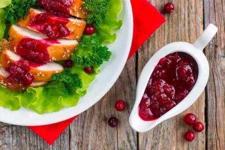 Sos de lingonberry pentru carne: 10 rețete simple și delicioase