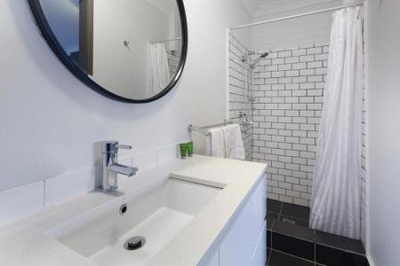 Design de baie îngust: 65 de fotografii cu soluții frumoase