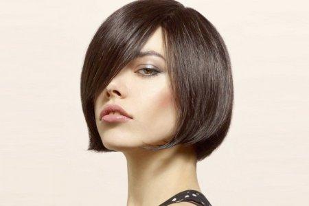 Coupe de cheveux Bob-caret 2021: idées à la mode et méthodes de coiffage (photo)