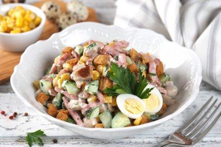 20 salades légères et délicieuses avec saucisse bouillie