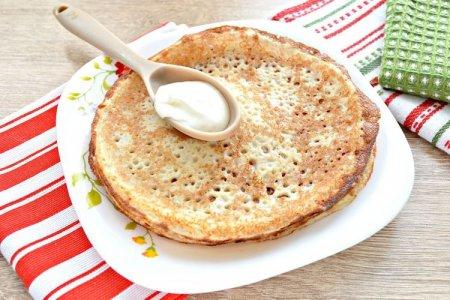 10 recipes for thin pancakes with holes in milk