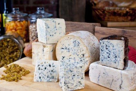 Tipuri de brânzeturi albastre: nume, fotografii și descrieri