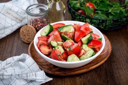 20 light salads with cucumbers and tomatoes for every taste