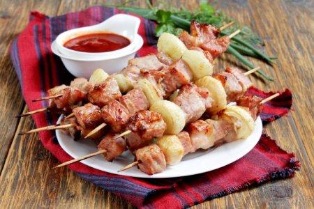 Skewers in the oven on skewers: 10 great recipes