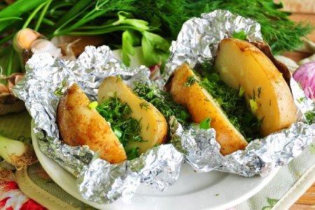 Oven baked potatoes in foil: 15 delicious recipes