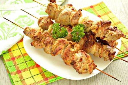 10 legjobb sertés kebab recept a nyárson a sütőben