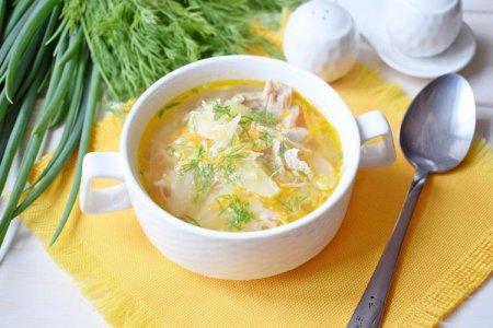 12 recettes faciles sur la façon de faire de la soupe au chou à la choucroute