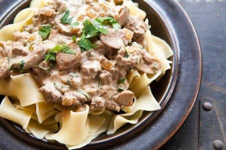 Marha stroganoff: 15 nagyszerű recept minden ízléshez