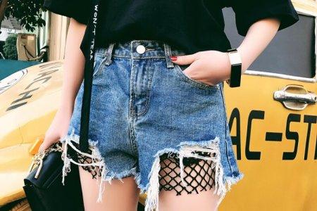 Fashionable women's shorts 2021: trends and news (50 photos)