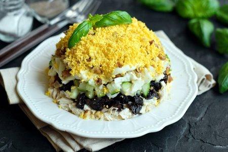 20 original salads with chicken and prunes