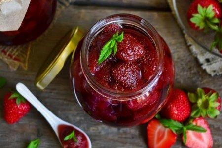 20 delicious strawberry jam recipes