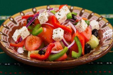 20 de salate rapide și delicioase cu ardei gras