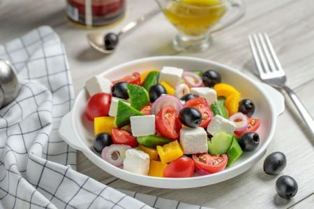 Greek salad: 5 of the most delicious classic recipes (step by step)