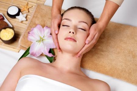 Massage du visage: ce qui est utile, techniques pour effectuer