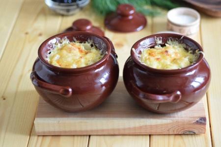 Meat in pots with potatoes: 15 of the most delicious recipes (step by step)