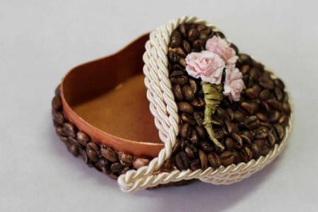 Crafts from coffee beans with your own hands: 10 beautiful ideas (photo)