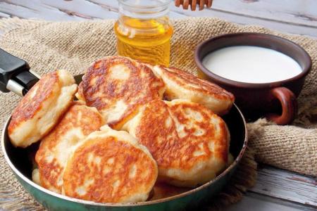 Lush pancakes on kefir: 5 of the most delicious recipes with photos (step by step)